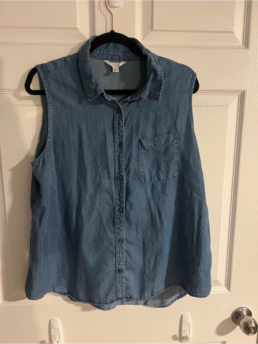 Time and Tru Light Blue Sleeveless 90’s Style Denim Button-Down Top